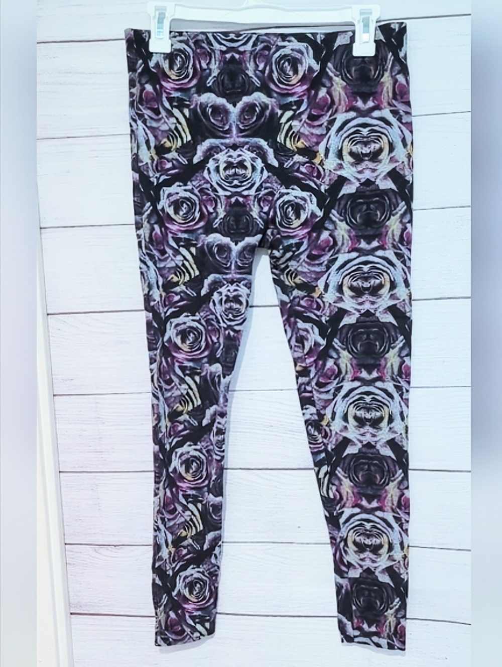 Guc Floral  Pattern Knit Stretchy leggings 😍 Size L